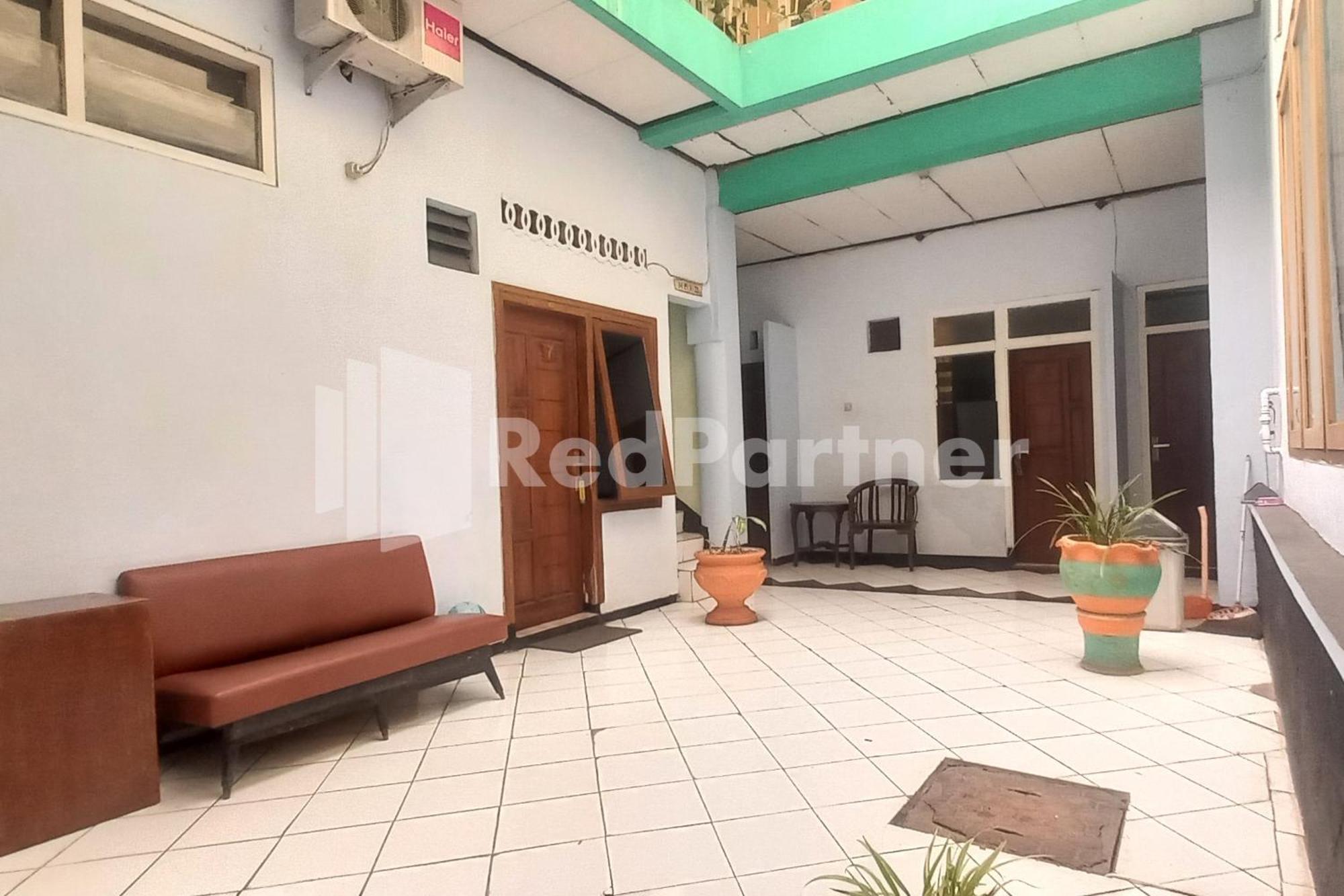 Hotel Palem 2 Syariah Malang Redpartner Экстерьер фото